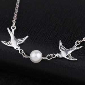 2/$15💐Pearl Pendant Necklace Charm Dov Bird Chain